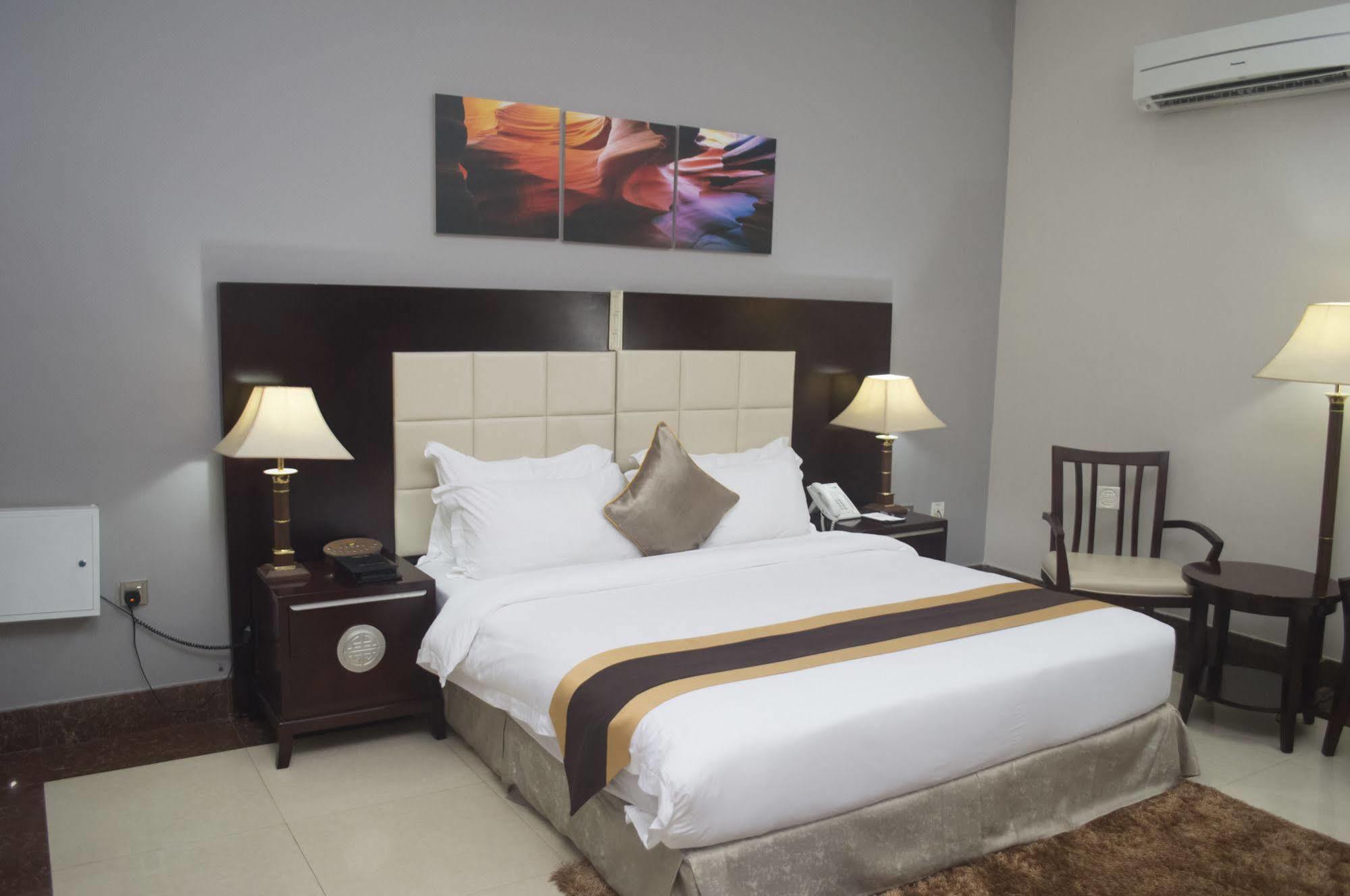 Grandbee Suites Ikeja Exteriér fotografie