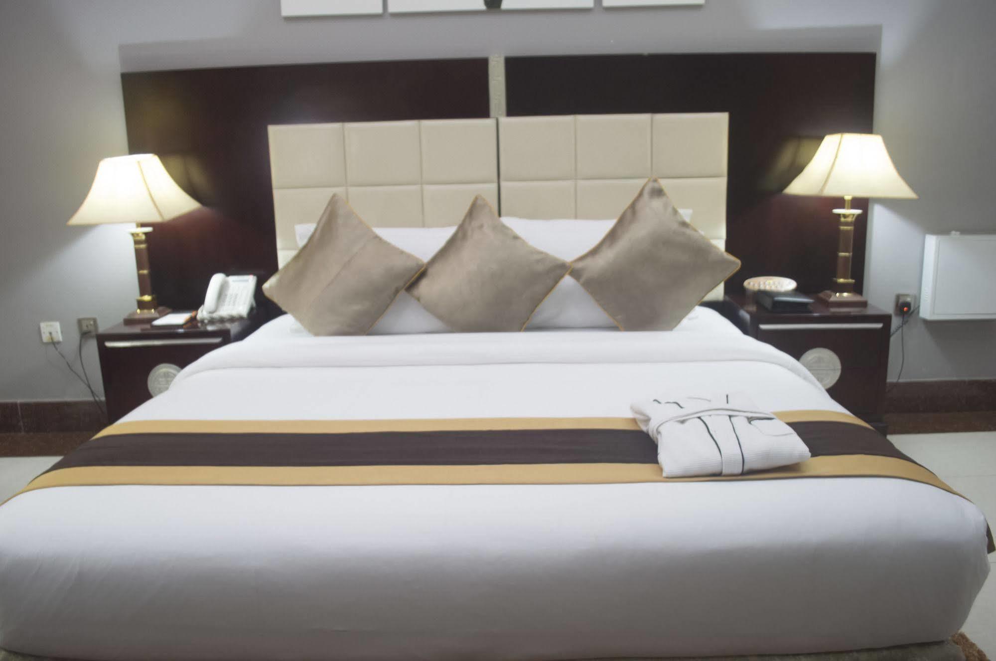 Grandbee Suites Ikeja Exteriér fotografie